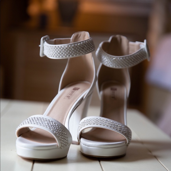 White block heels - Picture 8 of 10